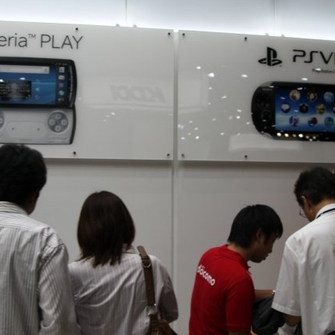 【CEATEC 2011】ドコモブースではPSVitaの実機展示やデープランを説明 画像