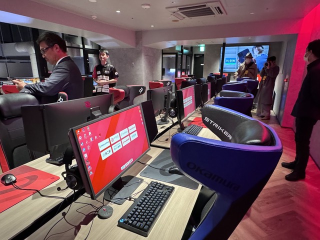 JR池袋駅徒歩0秒のeスポーツ施設「Café and Bar RAGE ST」 オープン―JR東日本グループのキーマンにねらいを聞いた