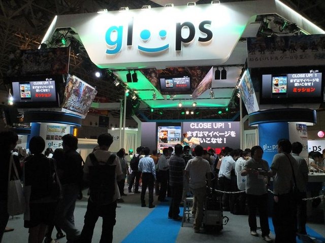 東京ゲームショウ、ビジネスデイ１日目の9月20日に株式会社gloopsのブースでは12時から「gloopsのゲームの作り方」と題されたイベント講演が行われました。システム事業部サーバーエキスパートの大和屋貴仁氏がgloopsの日々変化していくソーシャルゲーム作りについて説